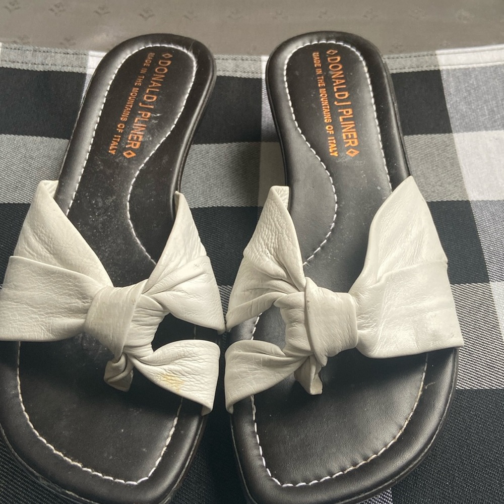 Donald J Pliner Sandals
